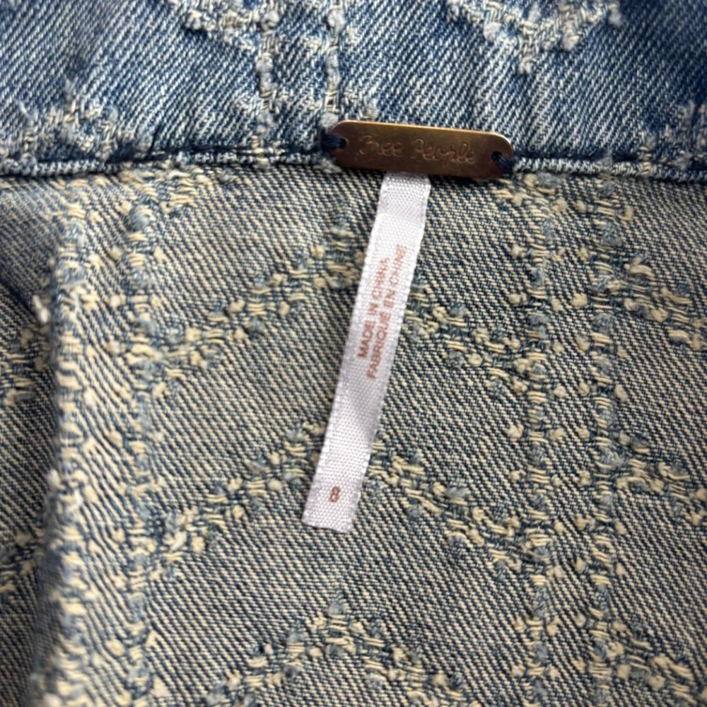 FREE PEOPLE Asymmetrical Denim JEAN Jacket Blue Distressed zipper detail Size 8 - Picture 7 of 7